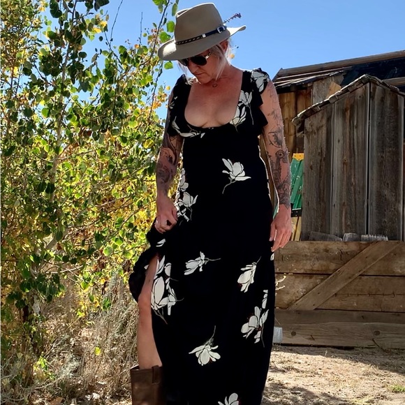 Meet your Posher, Cynthia - Picture 2 of 4